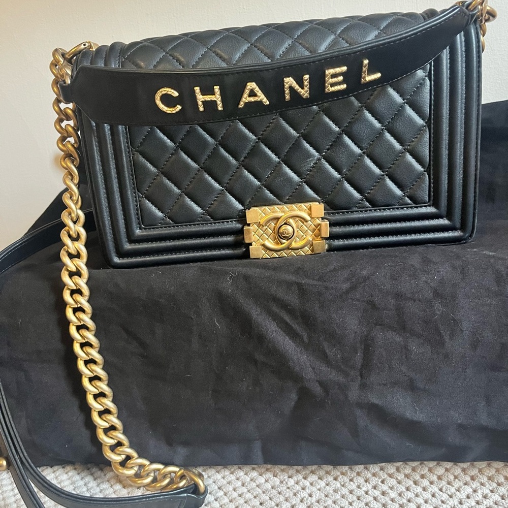 Chanel medium Le boy top handle